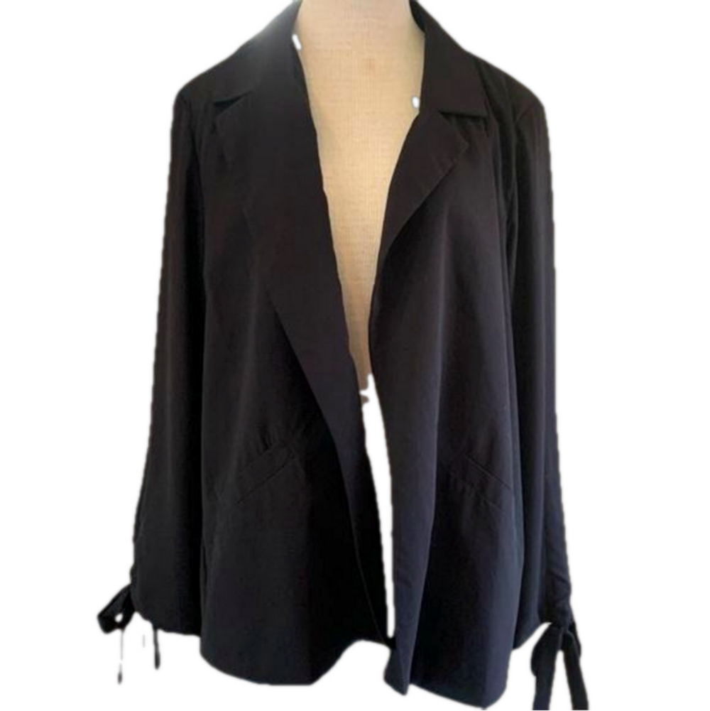 Gilli sz 2X NWT black open from blazer with tie sleeve detail
